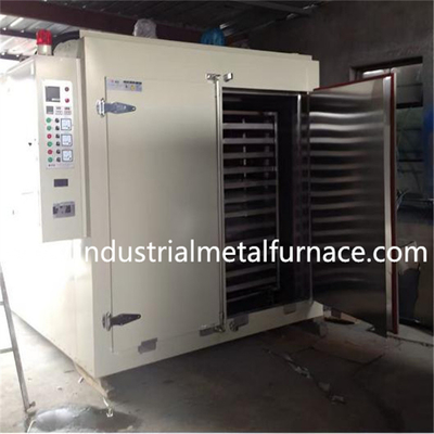 Forno a vassoio industriale utilizzato per asciugare e curare componenti