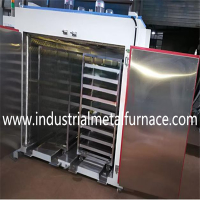 Forno a vassoio industriale utilizzato per asciugare e curare componenti